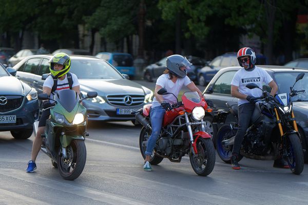 Don't Stop so Close to Me - Bike Positioning at Traffic Lights